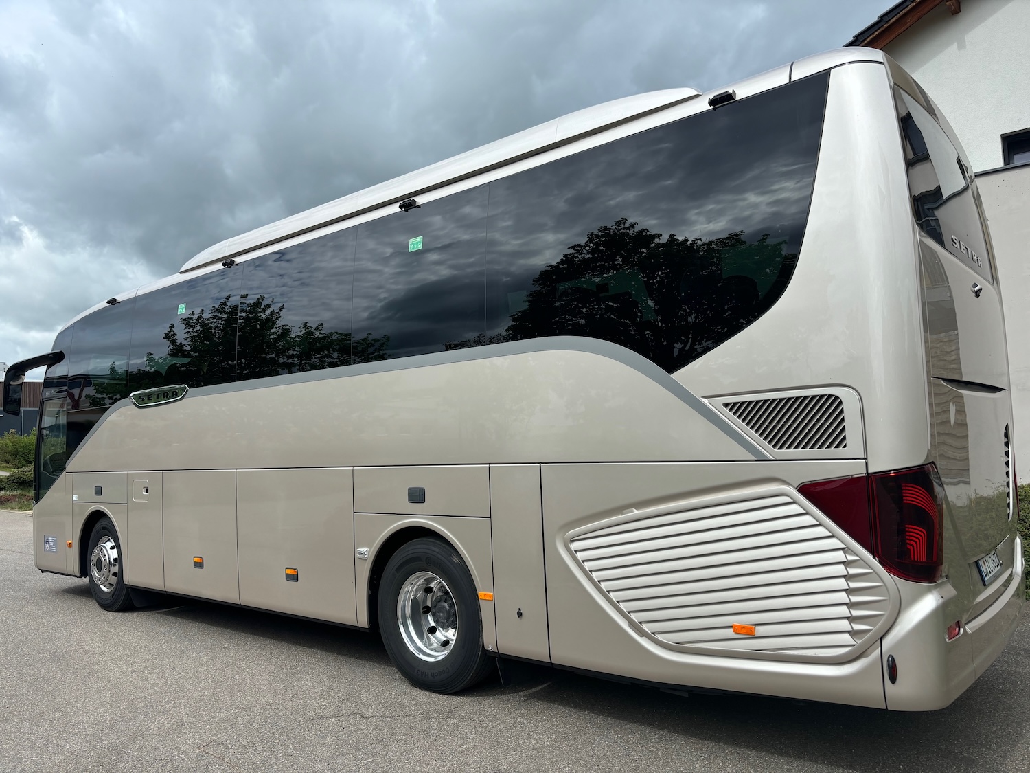 Midibus SETRA S 511 HD Reisebus au&szlig;en
