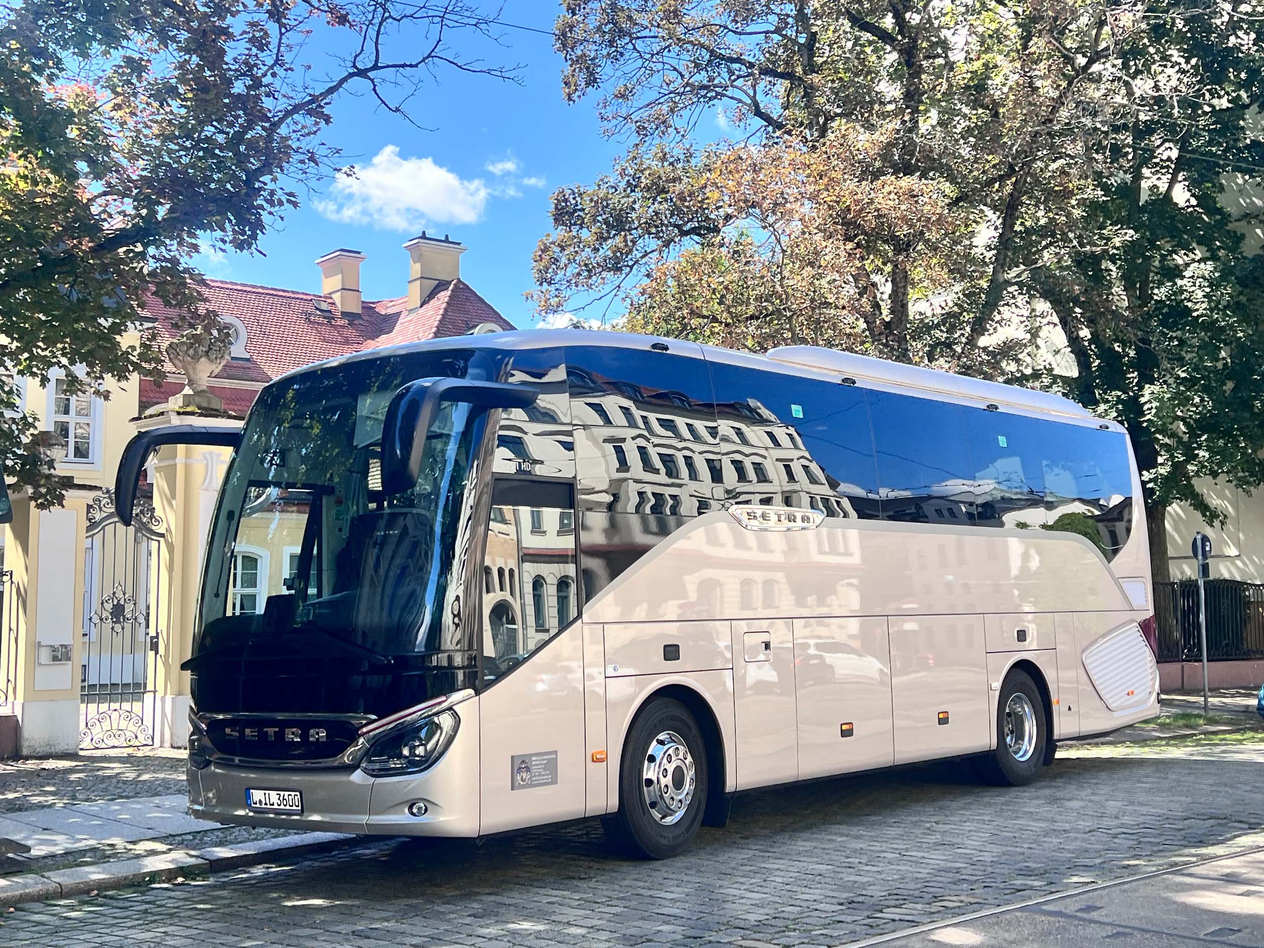 Midibus SETRA S 511 HD Reisebus au&szlig;en