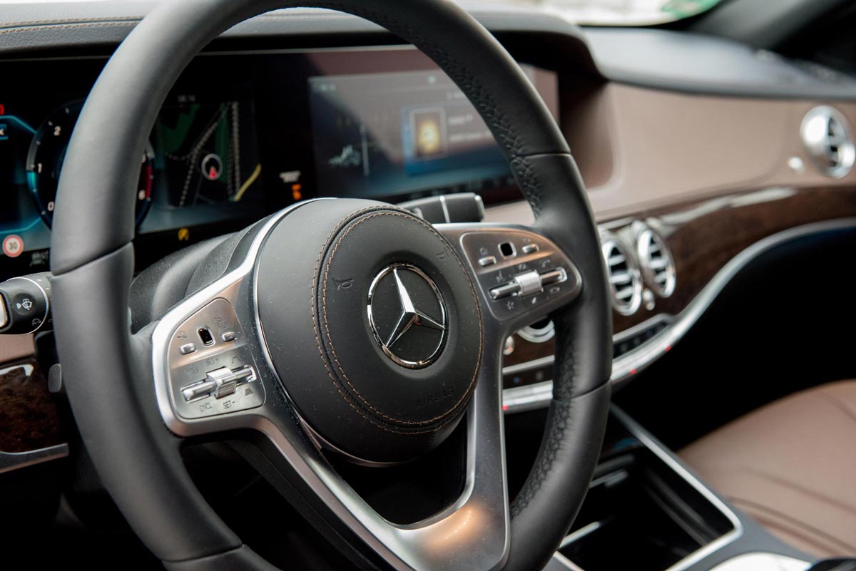 Mercedes Benz S-Klasse steering wheel