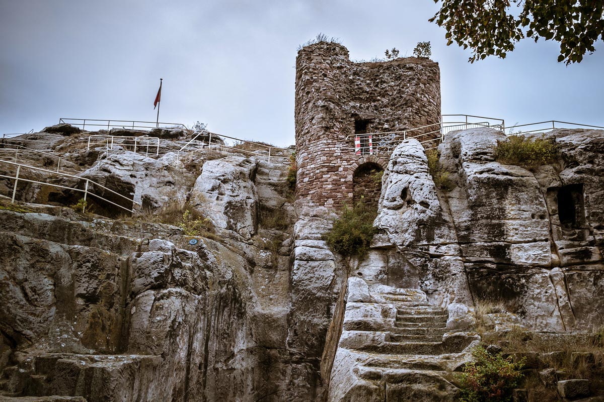 Burgruine im Harz