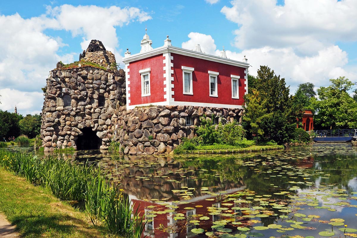 Villa Hamilton und Felseninsel Stein